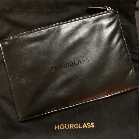NWOT Hourglass Vegan Leather Makeup Bag + SAMPLES - Picture 2 of 8